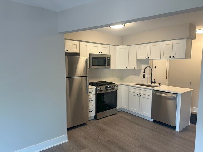 Building Photo - 13 Echo Ct