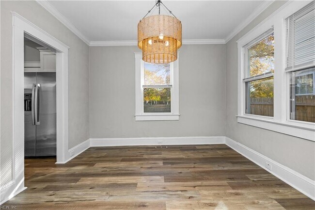 Building Photo - 229 Woodview Ave