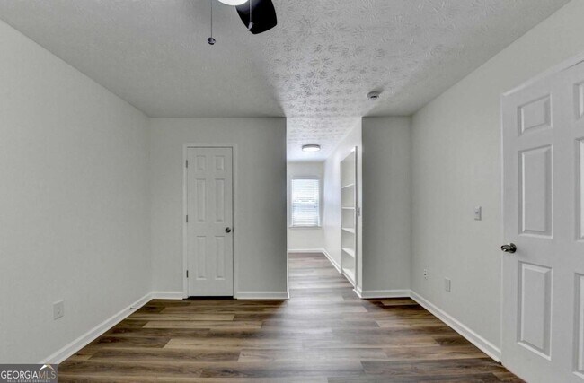 Building Photo - 1530 Plunketts Rd