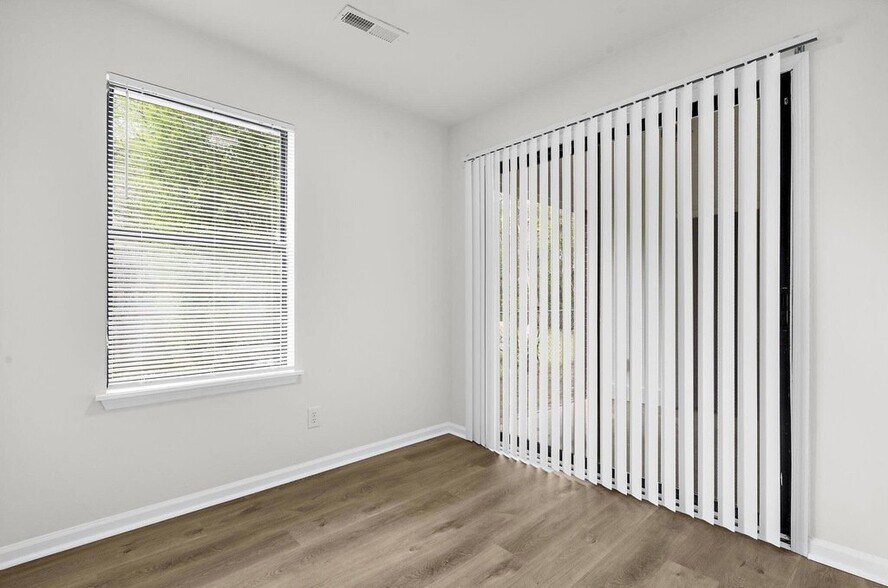 Building Photo - 127 Cedar Grove Dr