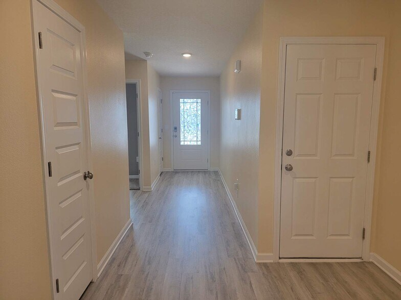 Building Photo - 6585 Slabinski Ln