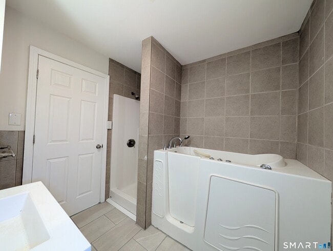 Building Photo - 186 Marigold Ave