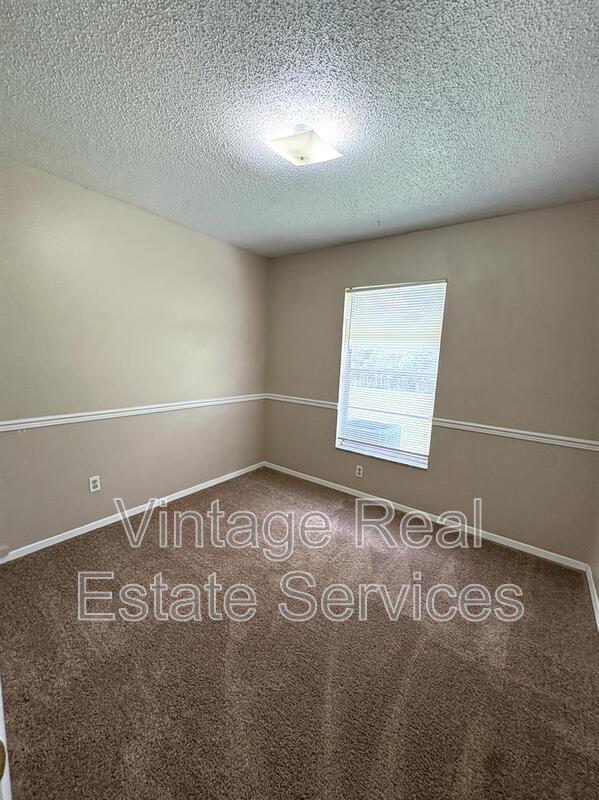Building Photo - 3319 Fox Lake Dr