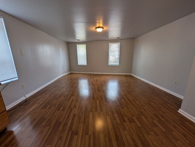 Building Photo - 1346 N 27th St