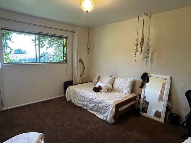 Building Photo - Price Reduced! Beautiful Home For Rent In ...
