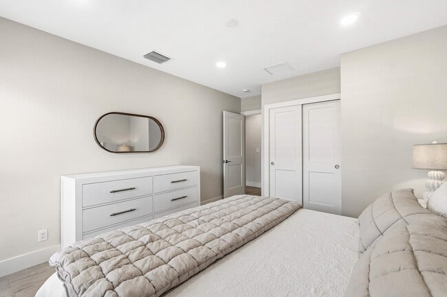 Building Photo - 2717 N Ocean Blvd