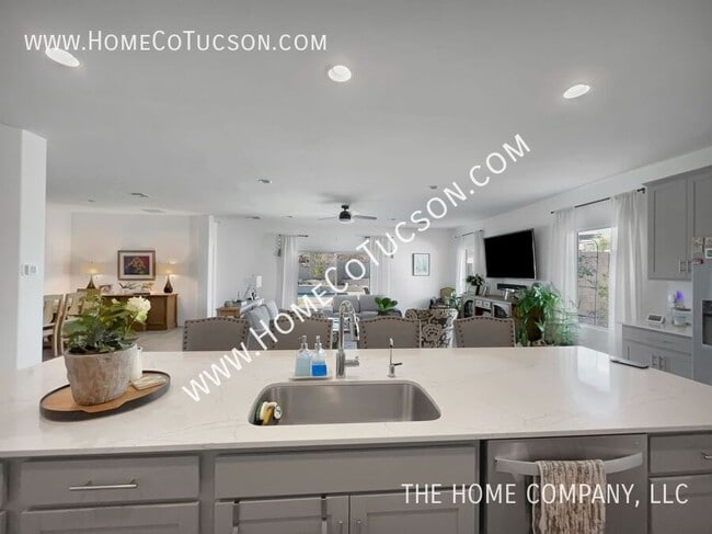 Building Photo - 5558 W Summer Vw Dr