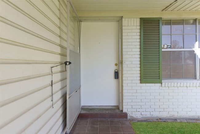 Building Photo - 7138 Mobud Dr