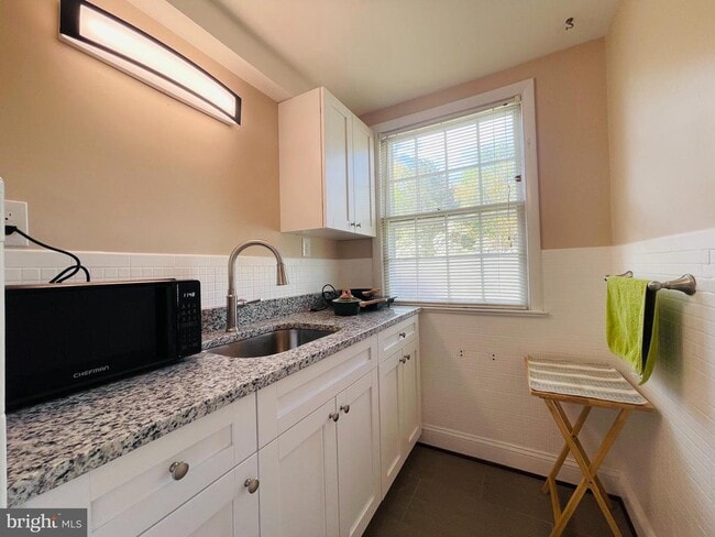 Building Photo - 928 Venice Dr