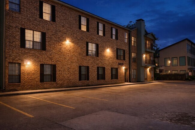 Building Photo - 5620 Live Oak St