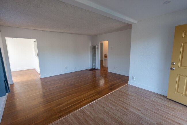 Building Photo - Newly remodeled 3 bedroom 1.5 Bath