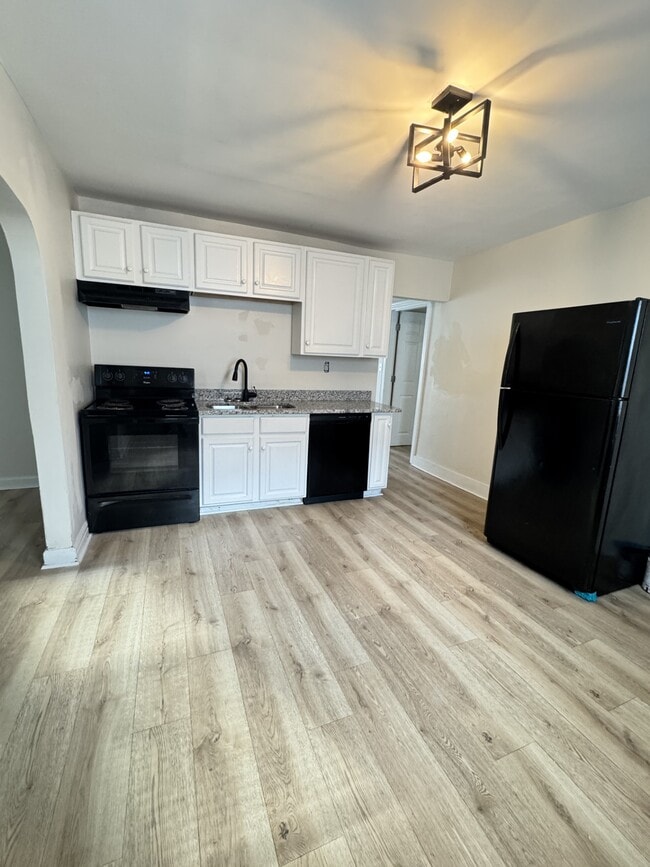 Building Photo - 324 Bourbon St