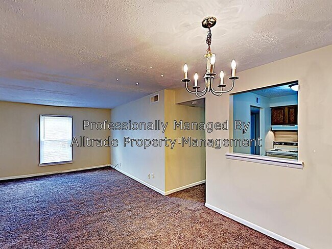 Building Photo - 1201 Huntington Ln