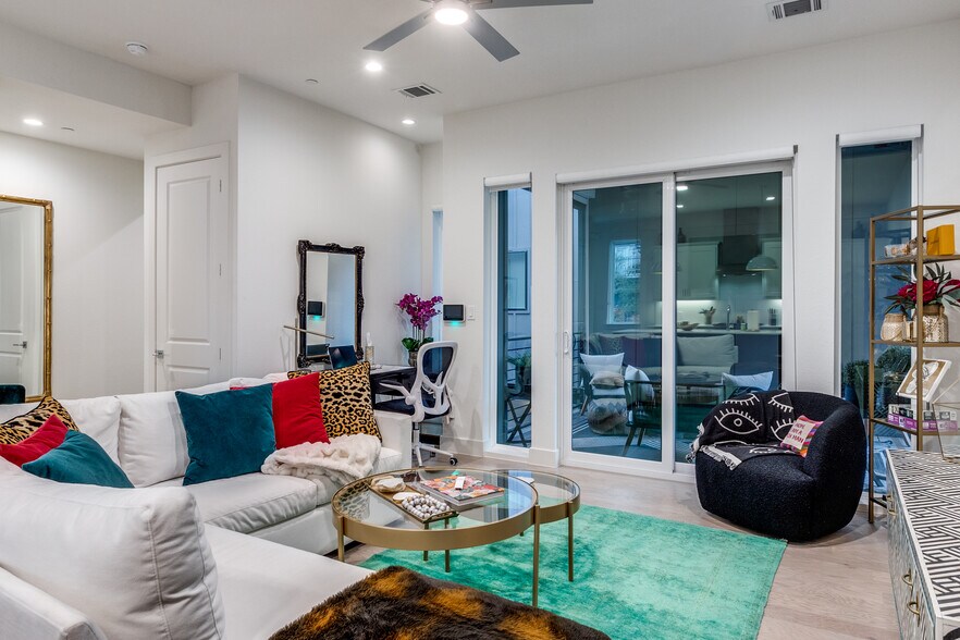 Building Photo - 5703 Lindell Ave