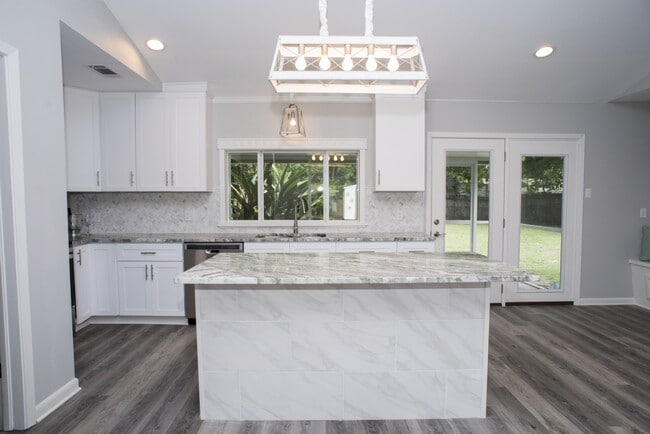 Building Photo - 109 Walnut St