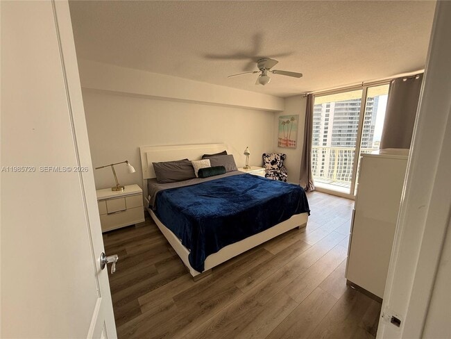 Building Photo - 1200 Brickell Bay Dr