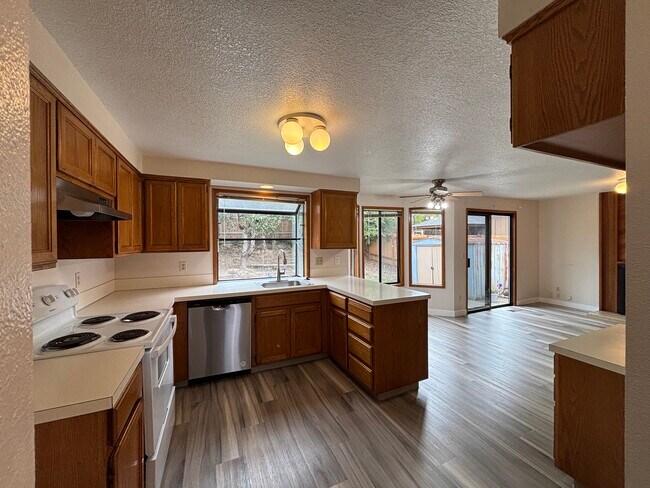 Building Photo - 7050 SW 174th Ave