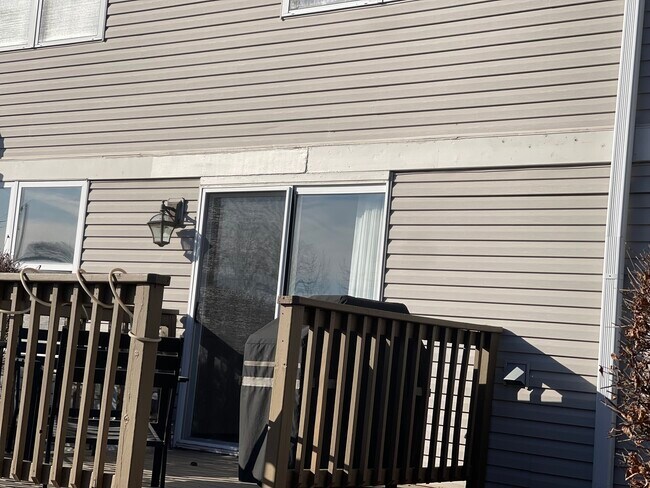 Building Photo - 3252 Cool Springs Ct