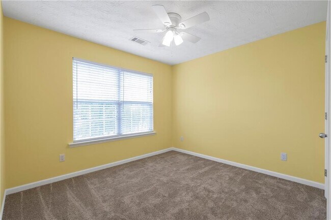 Building Photo - 709 Roxholly Ln NE
