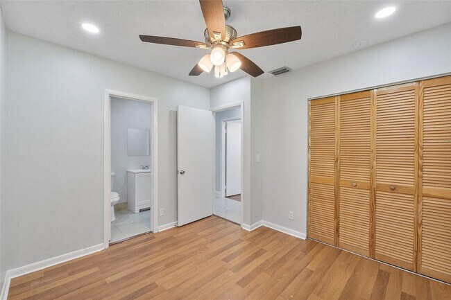 Building Photo - 2854 Coral Springs Dr
