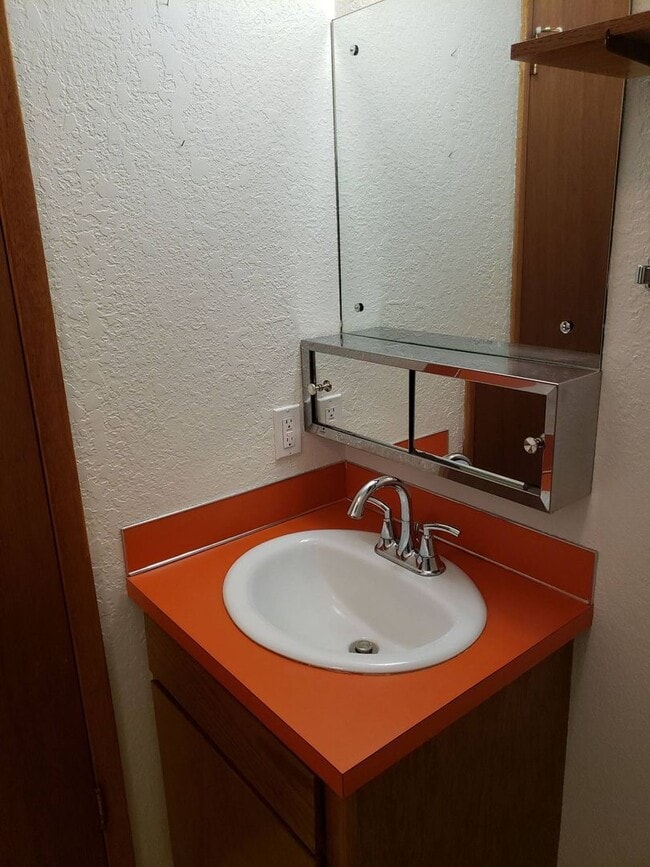 Building Photo - 2005 NE Terre View Dr