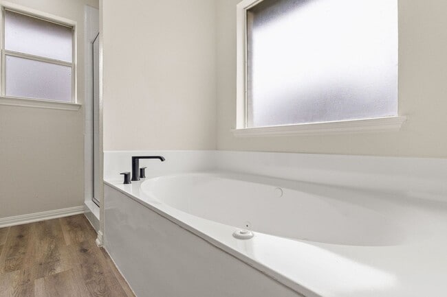 Building Photo - Stylishly Updated Living in the Heart of N...