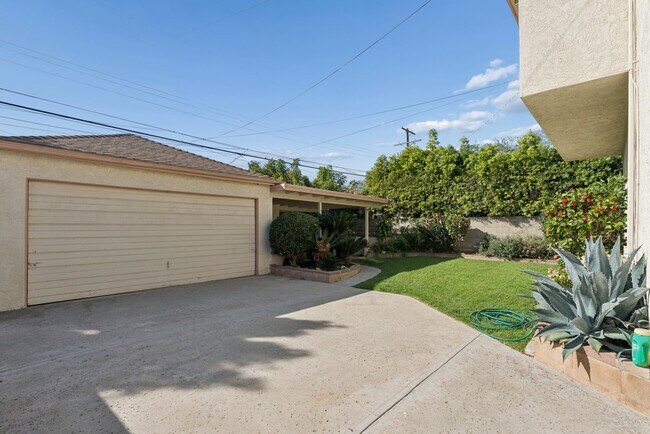 Building Photo - 4109 Beethoven St