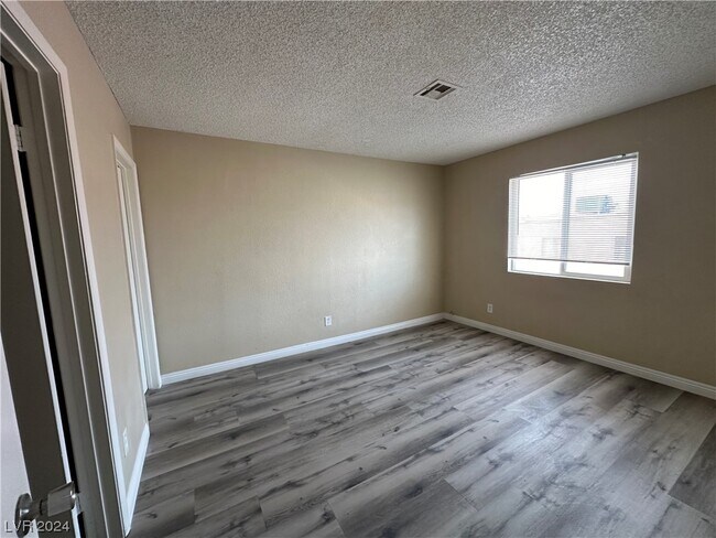 Building Photo - 6966 Issac Ave