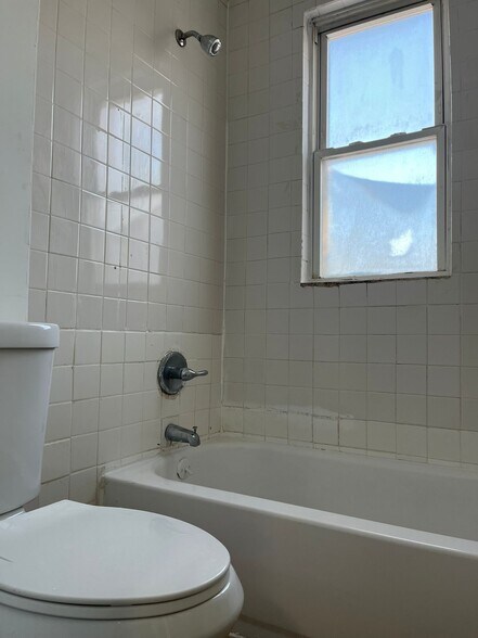 Building Photo - 72 Rose Ave