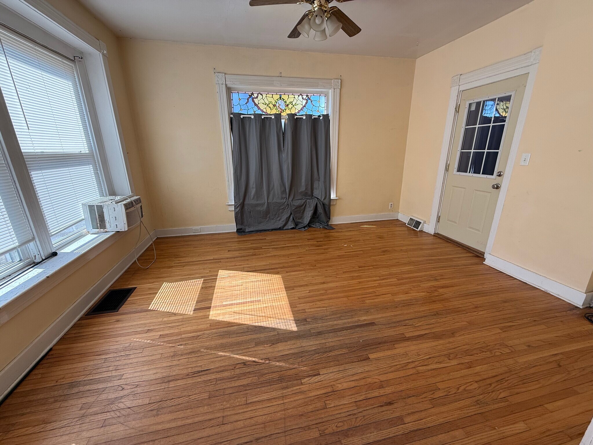 Building Photo - 417 E Orange St