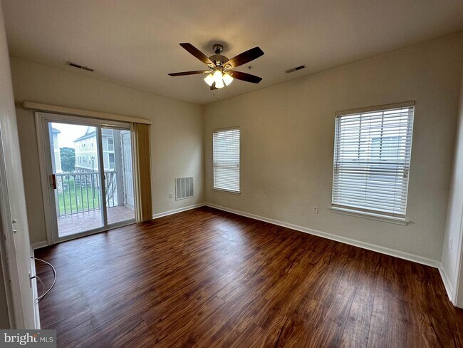 Building Photo - 3902 Fullerton Ct