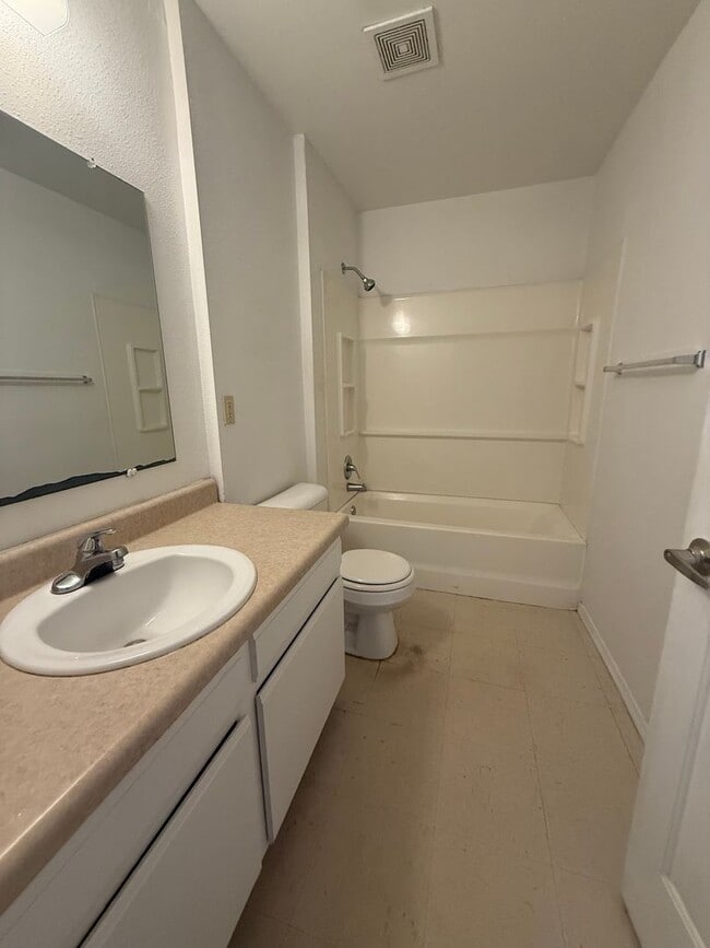 Building Photo - uTown - Your Perfect Rental Community!