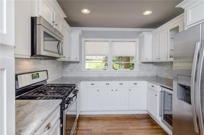 Building Photo - 6670 Castleton Dr NW