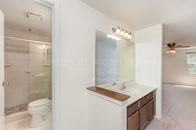 Building Photo - 7690 Middle Valley Dr