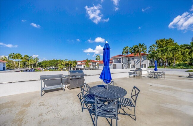 Building Photo - 3245 NE 184th St