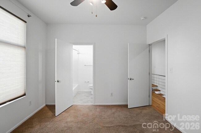 Building Photo - 921 Westbrook Dr