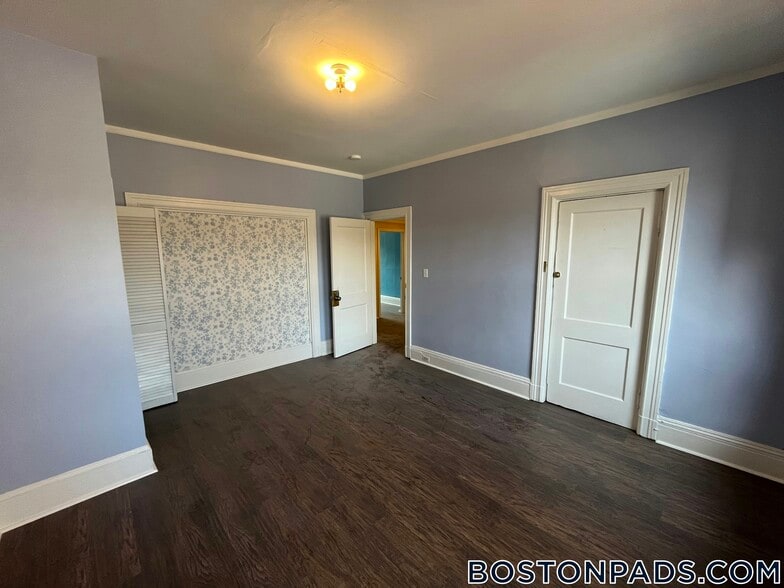 Building Photo - 12 Glenville Ave