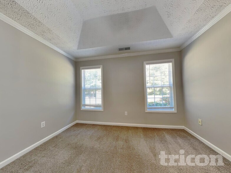 Building Photo - 714 Manor Ridge Dr