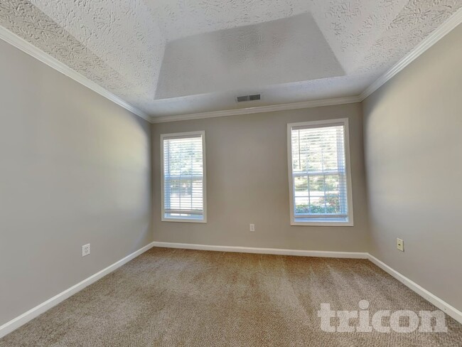 Building Photo - 714 Manor Ridge Dr