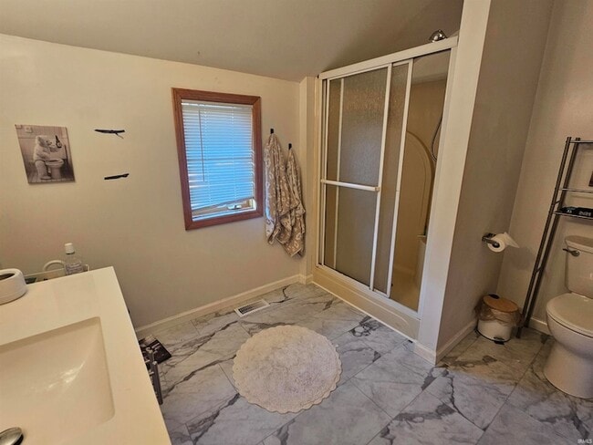 Building Photo - 405 E 15th St