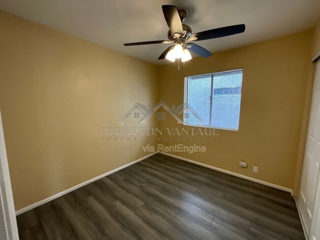 Building Photo - 405 E Bruce Ave