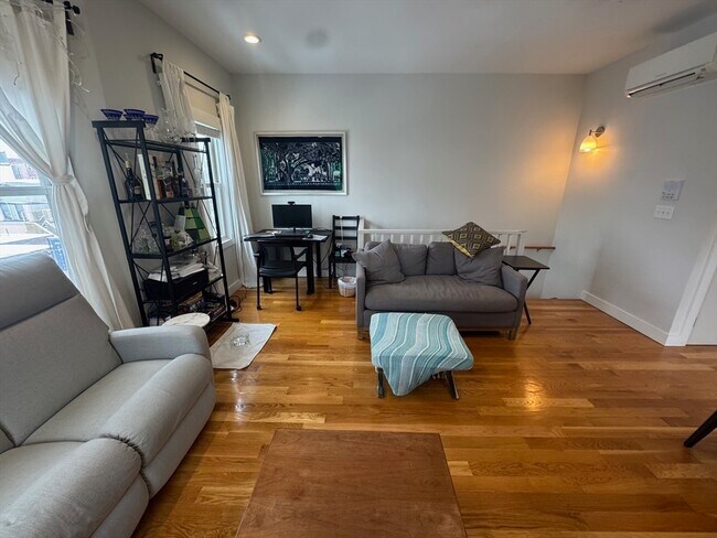 Building Photo - 9 Harding St