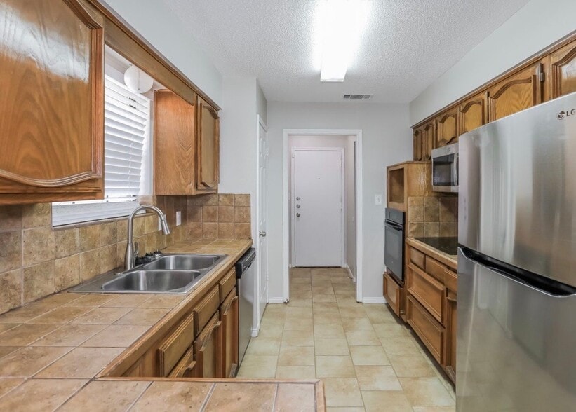 Building Photo - 203 Bowie St