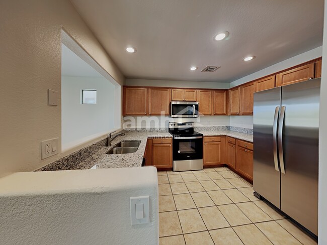 Building Photo - 10553 E Singing Canyon Dr