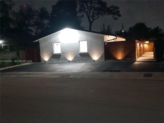 Building Photo - 1119 W Las Olas Blvd