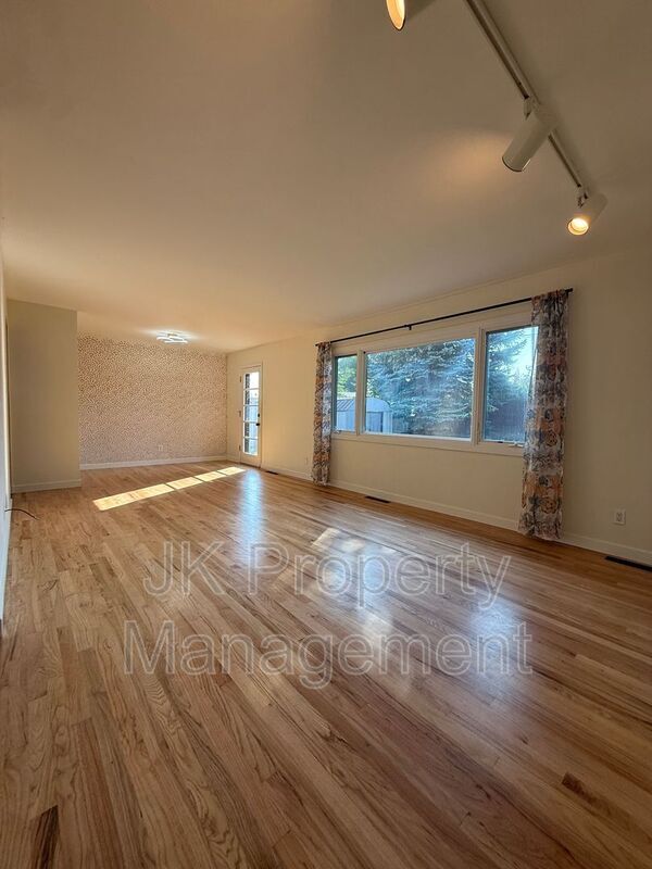 Building Photo - 719 47th St S