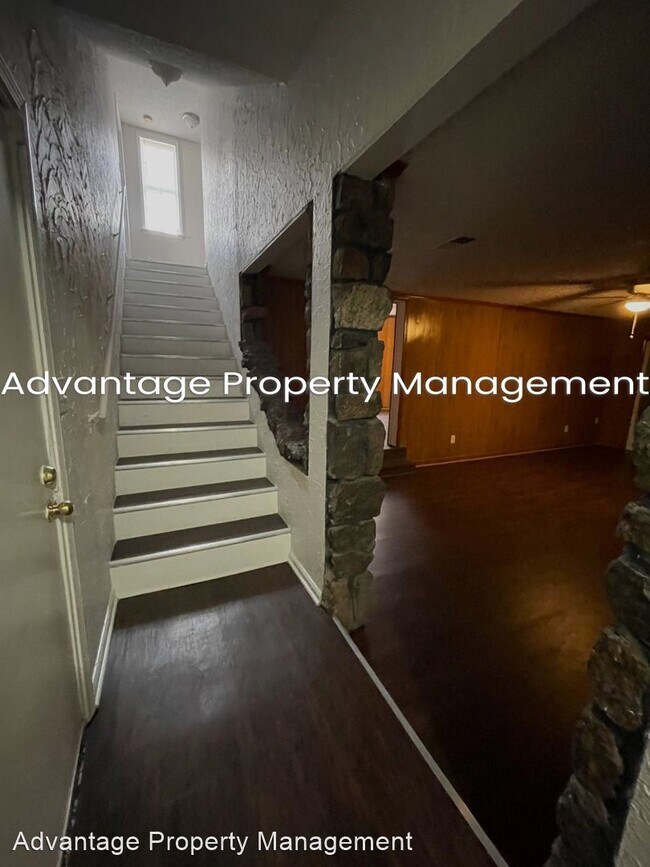 Building Photo - 5 br, 2 bath House - 1502 Rolling Hills Dr.