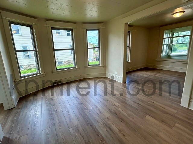 Building Photo - 506 7th St NE