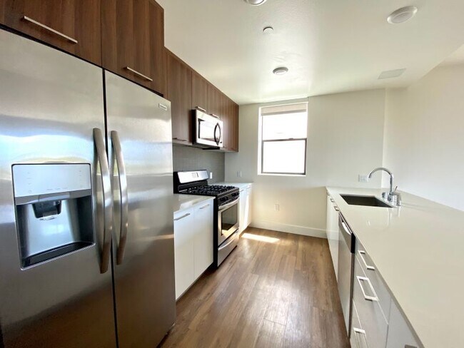 Building Photo - 5727 La Mirada Ave