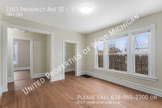 Building Photo - Available Now | 3 Bedroom 1 Bath Apartment...